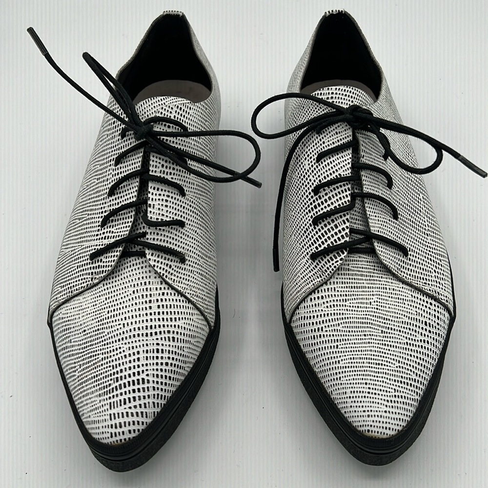 Women’s Shoe Lace up Flat NW Size 37.5. Color White with Black specs $30